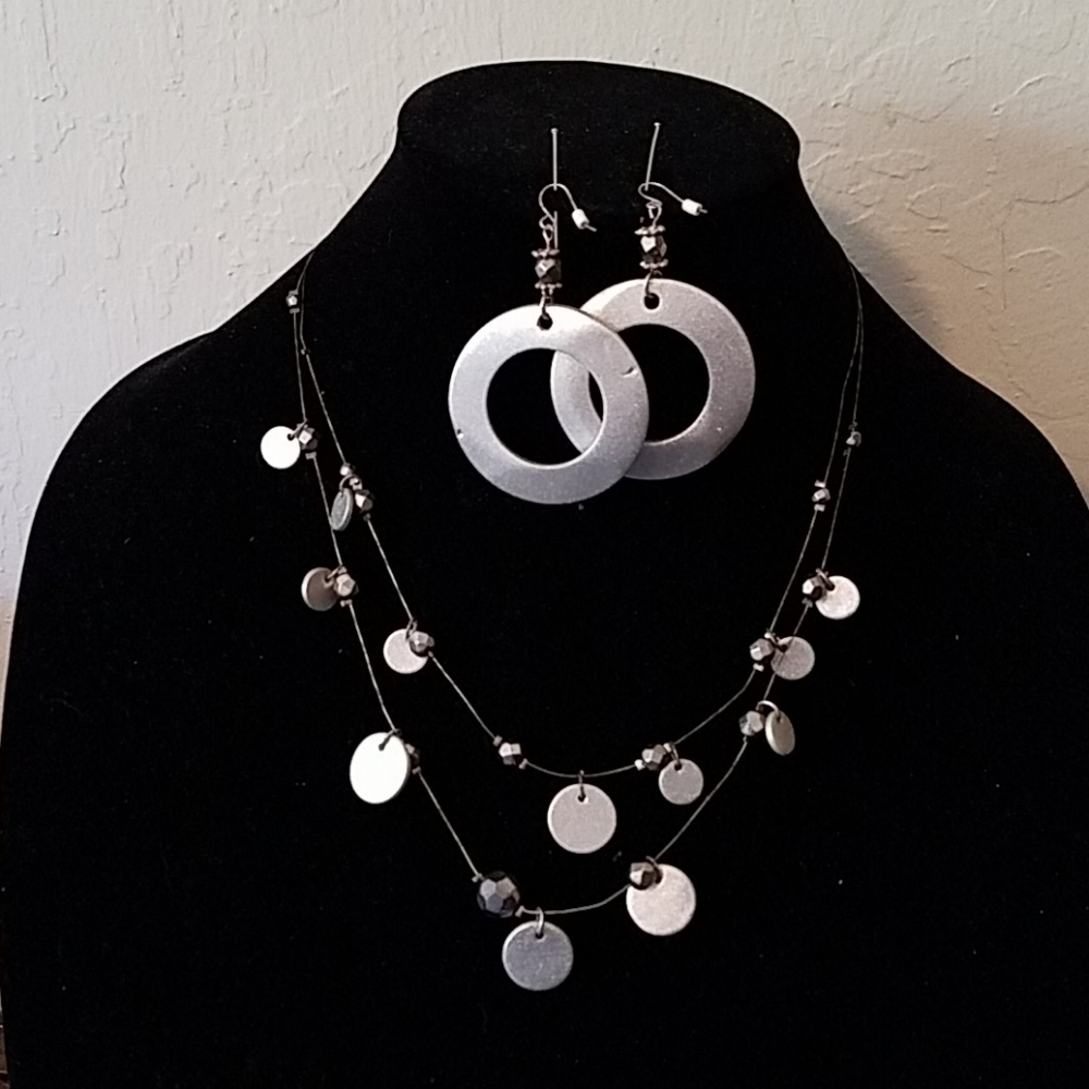 Necklace and earring set